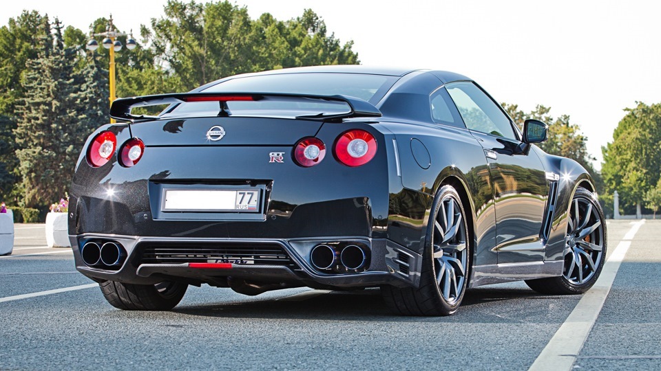 Nissan GT-R