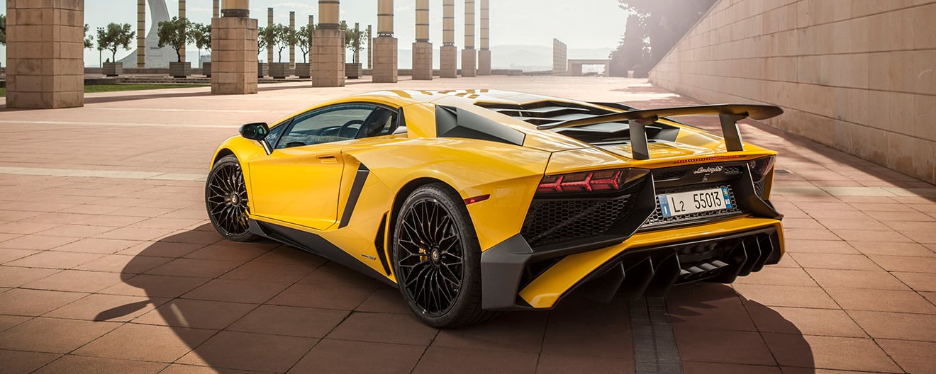 ඔබේ සිහින කාරය Lamborghini Aventador එකක් නම් මෙය කියවන්න – රථගායට [තිත] LK